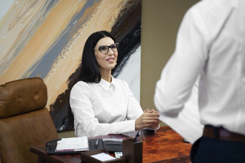 Пробудила сам се у 2 ујутру у празном, хладном кревету. Мој муж није био ту, а неколико тренутака касније чула сам његов глас из ходника.
