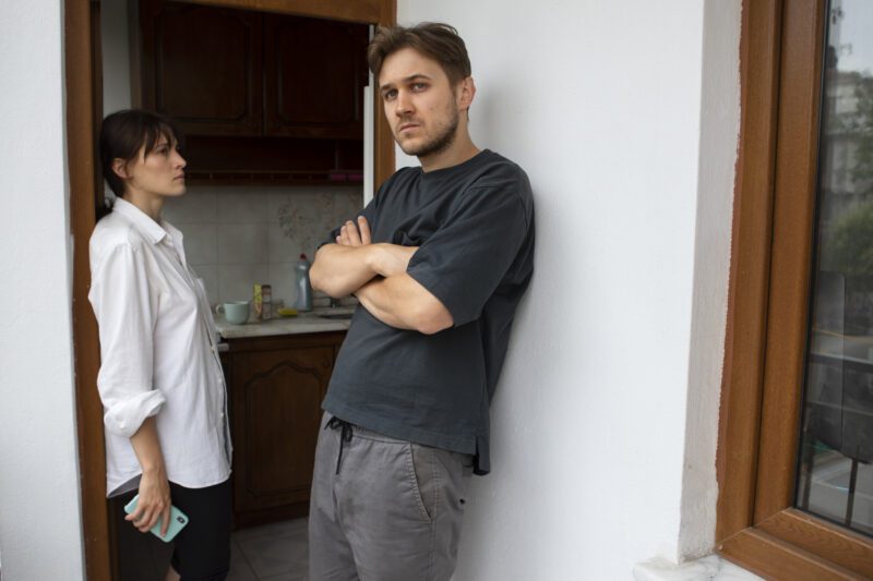 Мој муж је довео своју љубавницу кући… па сам и ја позвала некога, и све се распало